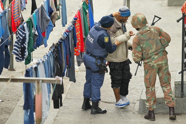 Police on anti crime operation in Manenberg. Photo courtesy SAPS